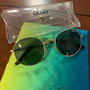 QUAY Australia Round Sunglasses- Gold